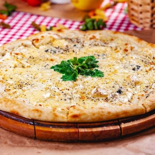 Dört Peynirli Pizza